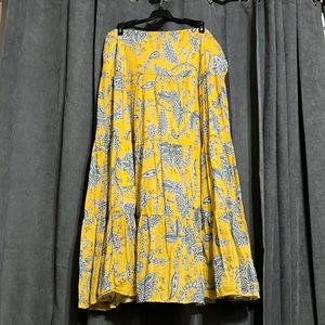 Chaps 1X. Linen-like. Tiered, long skirt